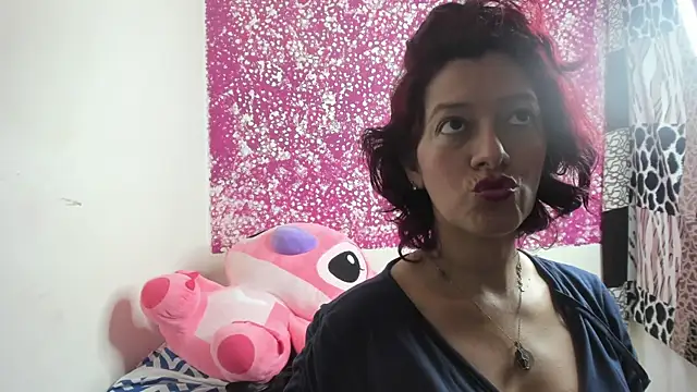 Laura hellss online show from October 24, 2025, 10:31 pm