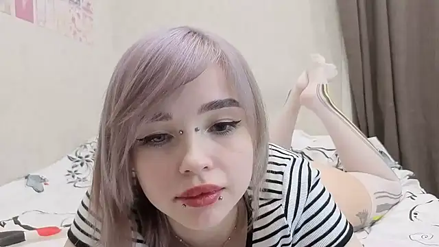 emodreamgirl online show from April 16, 2026, 10:23 pm