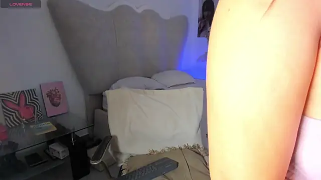 rachaeldeckard   online show from April 9, 2026, 10:27 pm