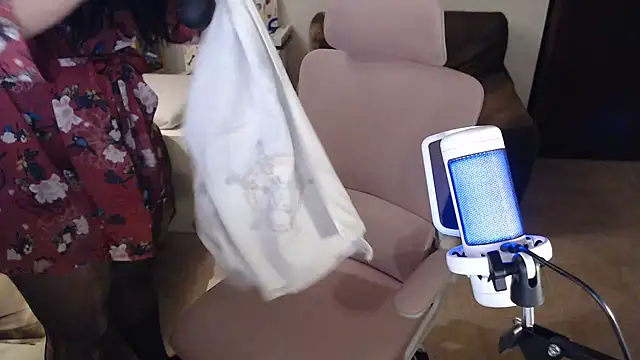 Snapshot of LasolitaAuri chatting on March 11, 2025, 9:48 pm LasolitaAuri online show from March 11, 2025, 9:48 pm