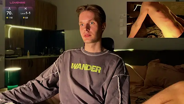 Leonnextdoor online show from April 19, 2026, 6:21 pm