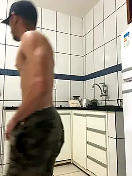 Snapshot of M1chup chatting on November 14, 2025, 1:48 pm M1chup online show from November 14, 2025, 1:48 pm