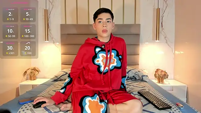 Snapshot of Maxi_little chatting on July 1, 2026, 8:20 pm Maxi little online show from July 1, 2026, 8:20 pm