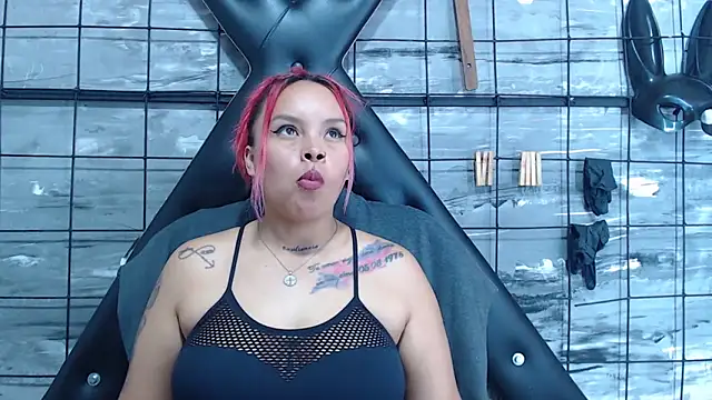 Snapshot of Alana_Roth chatting on October 29, 2025, 7:57 pm Alana Roth online show from October 29, 2025, 7:57 pm