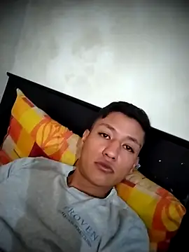 Snapshot of MartzJJ chatting on October 27, 2025, 8:21 pm MartzJJ online show from October 27, 2025, 8:21 pm