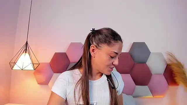 Snapshot of EloiseQuinn chatting on October 18, 2025, 1:46 pm EloiseQuinn online show from October 18, 2025, 1:46 pm