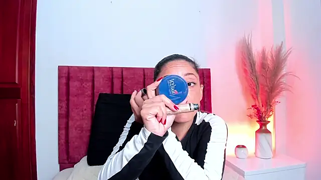 Snapshot of EloiseQuinn chatting on October 20, 2025, 1:11 pm EloiseQuinn online show from October 20, 2025, 1:11 pm