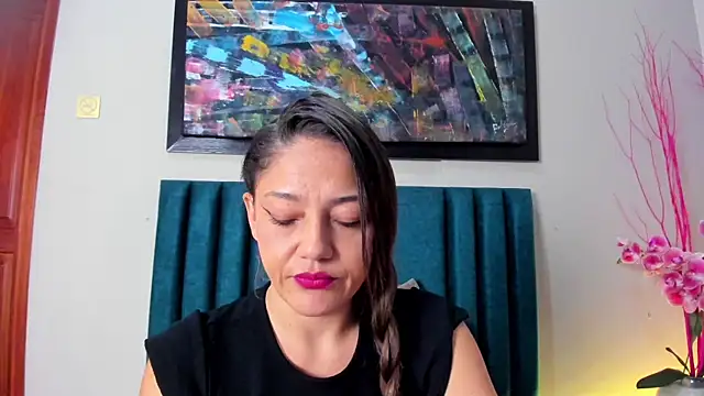 Snapshot of EloiseQuinn chatting on October 17, 2025, 1:24 pm EloiseQuinn online show from October 17, 2025, 1:24 pm