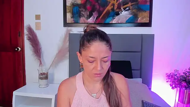 Snapshot of EloiseQuinn chatting on September 11, 2025, 12:38 pm EloiseQuinn online show from September 11, 2025, 12:38 pm