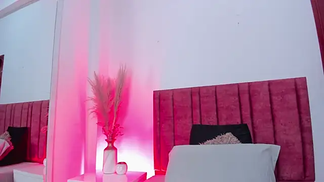 Snapshot of EloiseQuinn chatting on October 11, 2025, 1:23 pm EloiseQuinn online show from October 11, 2025, 1:23 pm