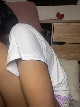 Ninabrunette18 online show from November 5, 2025, 11:35 am