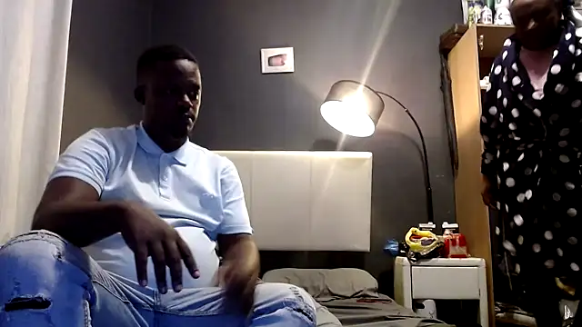 ThamiXX online show from May 6, 2026, 9:52 pm