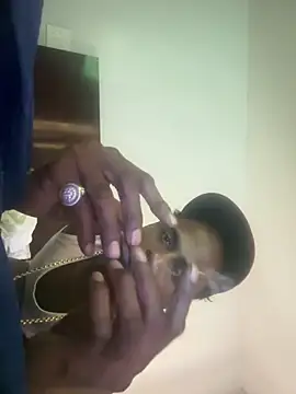 Snapshot of cinnabunzbunz86 chatting on February 18, 2025, 7:19 pm cinnabunzbunz86 online show from February 18, 2025, 7:19 pm