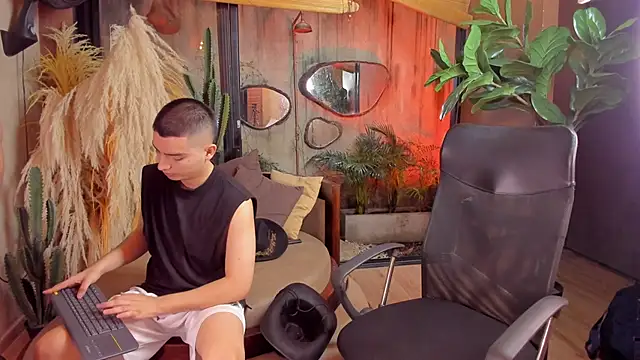 MarcoVitto online show from November 14, 2025, 8:34 pm