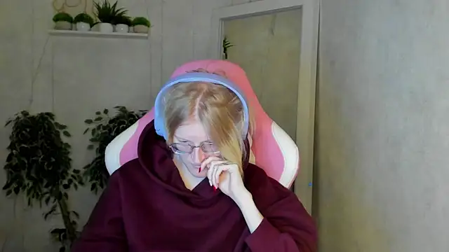 ElizabethHarpper online show from November 29, 2025, 1:06 am