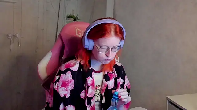 ElizabethHarpper online show from February 5, 2026, 8:10 am