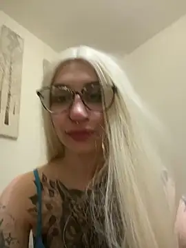 Snapshot of Bunny-xiel chatting on February 3, 2025, 10:43 pm Bunny-xiel online show from February 3, 2025, 10:43 pm