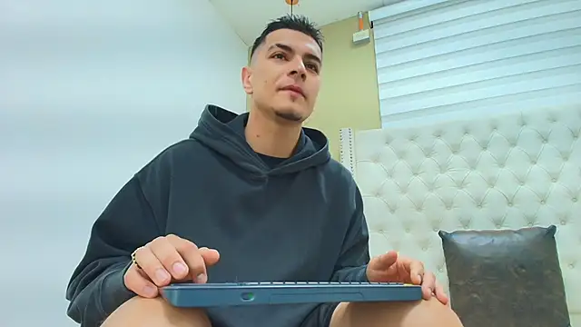 Snapshot of DAVID_VICTORIAA chatting on February 21, 2026, 1:02 pm DAVID VICTORIAA online show from February 21, 2026, 1:02 pm