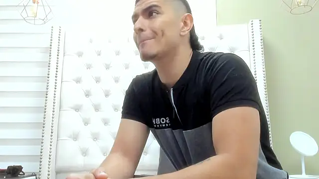 Snapshot of DAVID_VICTORIAA chatting on October 31, 2025, 1:08 pm DAVID VICTORIAA online show from October 31, 2025, 1:08 pm