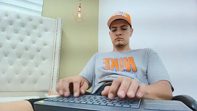 Snapshot of DAVID_VICTORIAA chatting on January 5, 2026, 5:27 pm DAVID VICTORIAA online show from January 5, 2026, 5:27 pm