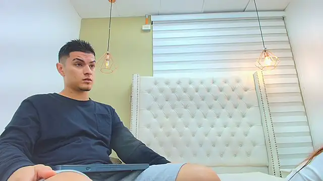 Snapshot of DAVID_VICTORIAA chatting on February 26, 2026, 1:00 pm DAVID VICTORIAA online show from February 26, 2026, 1:00 pm