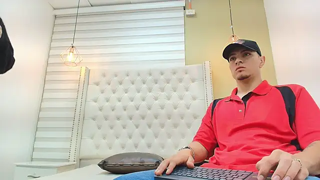 Snapshot of DAVID_VICTORIAA chatting on December 16, 2025, 1:04 pm DAVID VICTORIAA online show from December 16, 2025, 1:04 pm