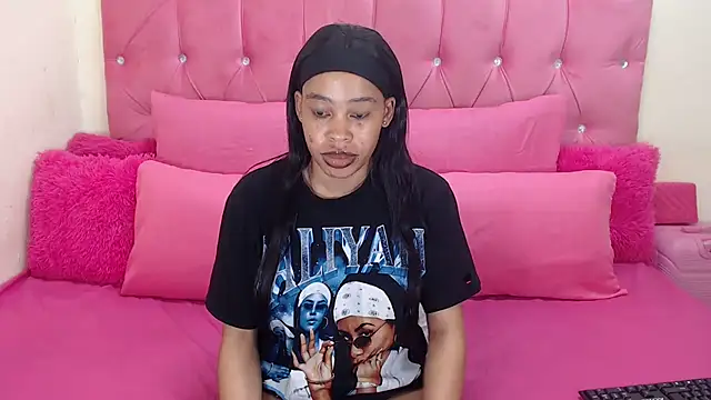 Snapshot of naughtiest_baddy chatting on October 4, 2025, 7:04 pm naughtiest baddy online show from October 4, 2025, 7:04 pm