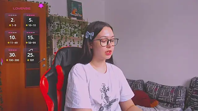 kittenrisha online show from February 26, 2025, 10:16 am