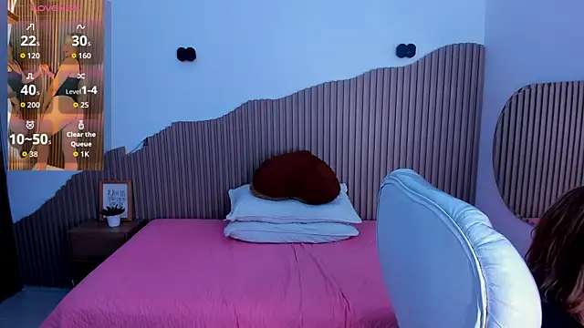 Annie kurt  online show from November 7, 2025, 7:29 pm