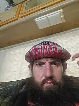 Snapshot of StruggleSnuggles chatting on November 2, 2025, 5:18 pm StruggleSnuggles online show from November 2, 2025, 5:18 pm