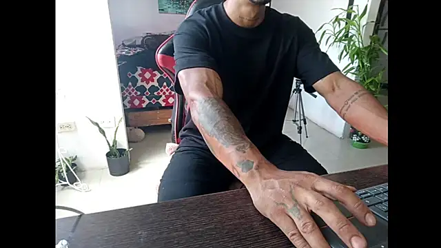Snapshot of Adam_Valenciia chatting on June 22, 2026, 3:42 pm Adam Valenciia online show from June 22, 2026, 3:42 pm