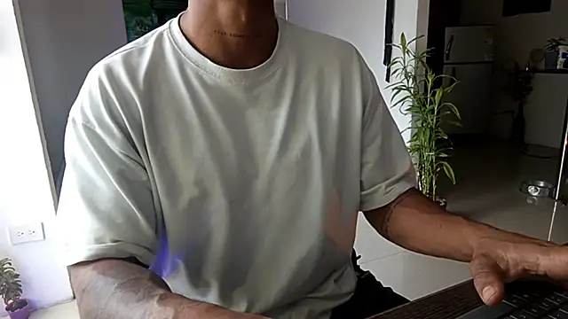 Adam Valenciia online show from December 5, 2025, 6:50 pm