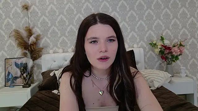 Snapshot of Nellie_Medina chatting on February 19, 2025, 2:33 am Nellie Medina online show from February 19, 2025, 2:33 am