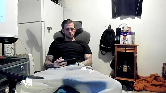 Snapshot of JamesMichael88 chatting on March 19, 2025, 2:13 pm JamesMichael88 online show from March 19, 2025, 2:13 pm