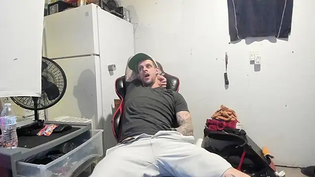 Snapshot of JamesMichael88 chatting on March 15, 2025, 2:35 am JamesMichael88 online show from March 15, 2025, 2:35 am