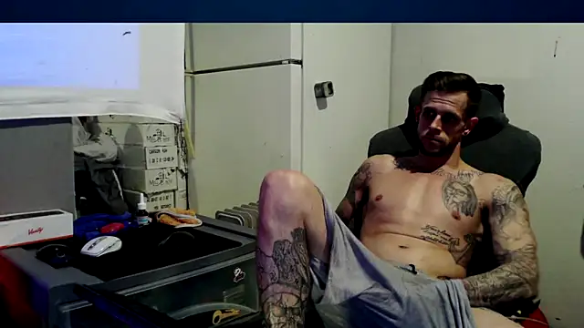 Snapshot of JamesMichael88 chatting on March 20, 2025, 10:40 pm JamesMichael88 online show from March 20, 2025, 10:40 pm