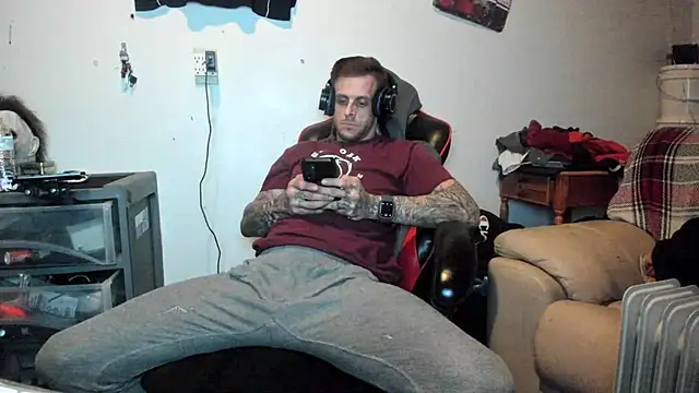 Snapshot of JamesMichael88 chatting on March 5, 2025, 2:25 am JamesMichael88 online show from March 5, 2025, 2:25 am