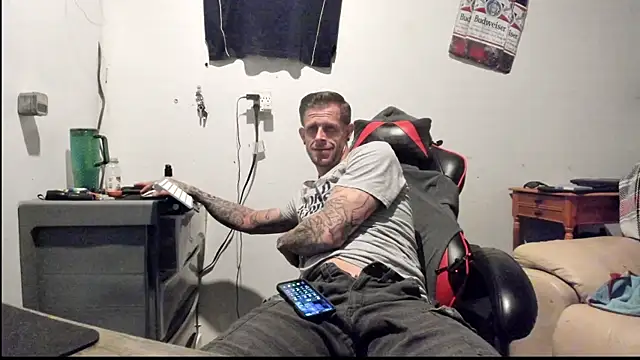 Snapshot of JamesMichael88 chatting on March 2, 2025, 12:42 am JamesMichael88 online show from March 2, 2025, 12:42 am