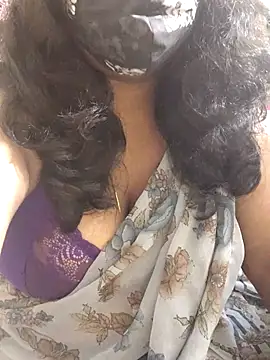 Snapshot of Rathi22 chatting on November 29, 2025, 2:28 pm Rathi22 online show from November 29, 2025, 2:28 pm