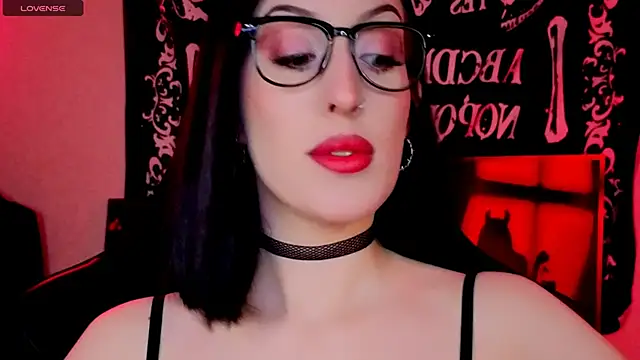 Snapshot of Miss_Alice__ chatting on June 17, 2026, 11:14 pm Miss Alice online show from June 17, 2026, 11:14 pm