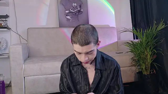 Henophiid online show from December 4, 2025, 10:20 pm