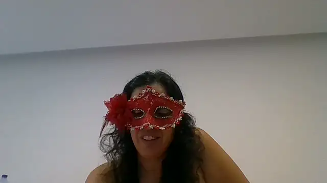 Snapshot of couple-tuga chatting on May 19, 2026, 9:49 am couple-tuga online show from May 19, 2026, 9:49 am