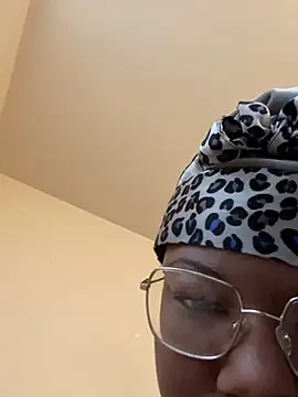 DamnBubbles online show from February 6, 2025, 4:58 pm