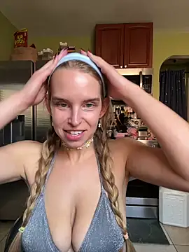 Snapshot of thigh_hi chatting on November 5, 2025, 4:54 pm thigh hi online show from November 5, 2025, 4:54 pm