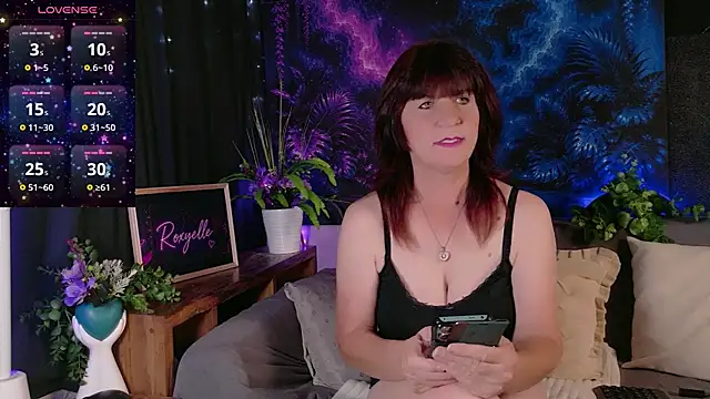 Snapshot of roxyyyrose chatting on July 26, 2026, 9:32 pm roxyyyrose online show from July 26, 2026, 9:32 pm