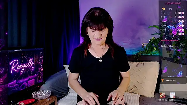 Snapshot of roxyyyrose chatting on June 19, 2026, 10:21 am roxyyyrose online show from June 19, 2026, 10:21 am