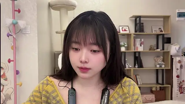 Chenjing0 online show from December 1, 2025, 4:02 am