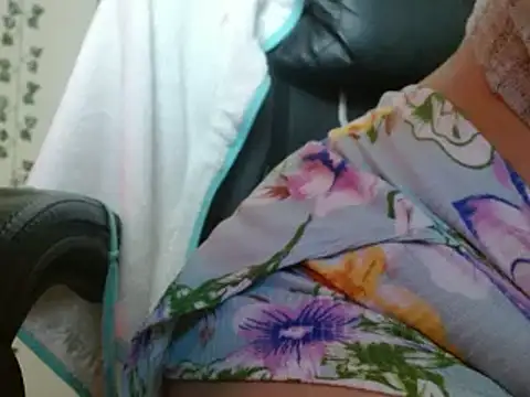 Snapshot of Dirtydiva1 chatting on March 19, 2025, 8:43 pm Dirtydiva1 online show from March 19, 2025, 8:43 pm