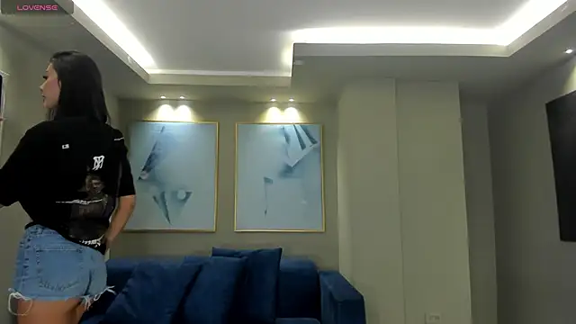 Snapshot of NiaSalvatore chatting on October 3, 2025, 7:15 pm NiaSalvatore online show from October 3, 2025, 7:15 pm