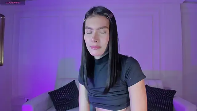 NiaSalvatore online show from March 5, 2026, 3:14 am